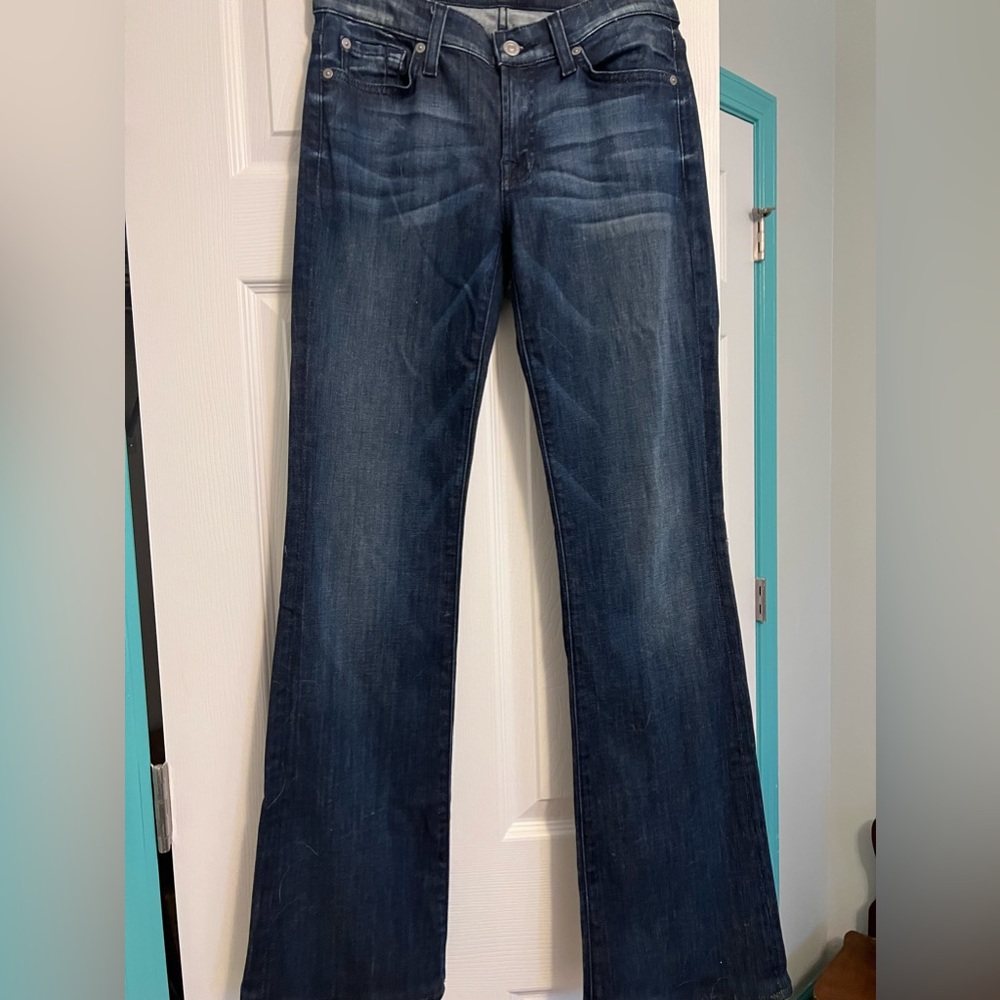 NWOT Women’s 7 For All Mankind Bootcut Jeans New w/o tags Size 27. Distressed